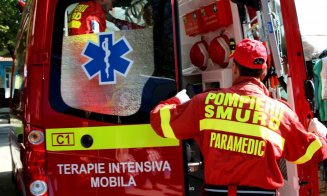 Incident GRAV la o școală din Cluj-Napoca! O elevă a CĂZUT de la etaj și a fost transportată de urgență la spital