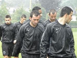 FOTBAL. Ploaia a anulat amicalul 