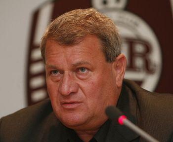 FOTBAL. Iuliu Mureşan: “Îl respect pe Marius Avram, dar a greşit la pătrunderea lui Deac!”