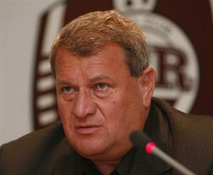 FOTBAL. Iuliu Mureşan: “Îl respect pe Marius Avram, dar a greşit la pătrunderea lui Deac!”