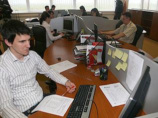 Primele cursuri pe calculatoarele donate de Bill Gates încep luni la Cluj