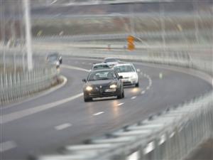 Vitezomanii de pe autostradă se întrec pe YouTube. Vezi câteva curse nebuneşti