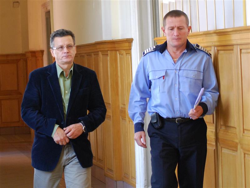 Fostul prefect Călin Platon rămâne în arest