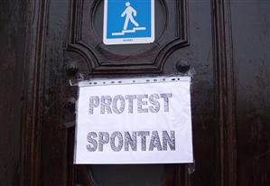 Protestatarilor de la Finanţe li se taie salariile pentru astăzi