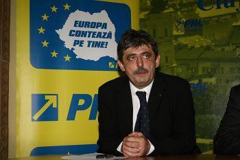 Uioreanu: “Boc a rămas repetent”. Tişe îi dă replica:
