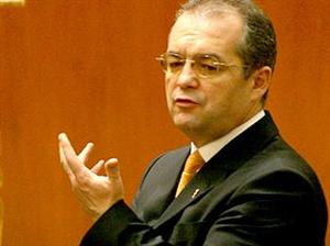 Guvernul promite FMI că va continua să dea afară bugetari
