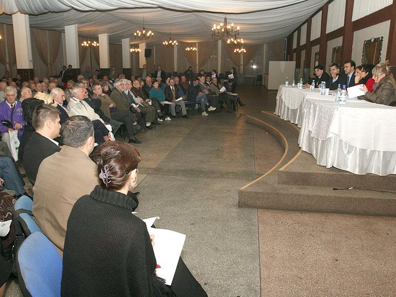 Clujenii din Gheorgheni, faţă în faţă cu Apostu