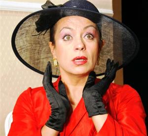 Adriana Trandafir, în spectacolul “Mă mut la mama”, pe scena Naţionalului