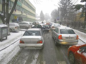 Circulaţie în condiţii de iarnă pe majoritatea drumurilor judeţene din Cluj
