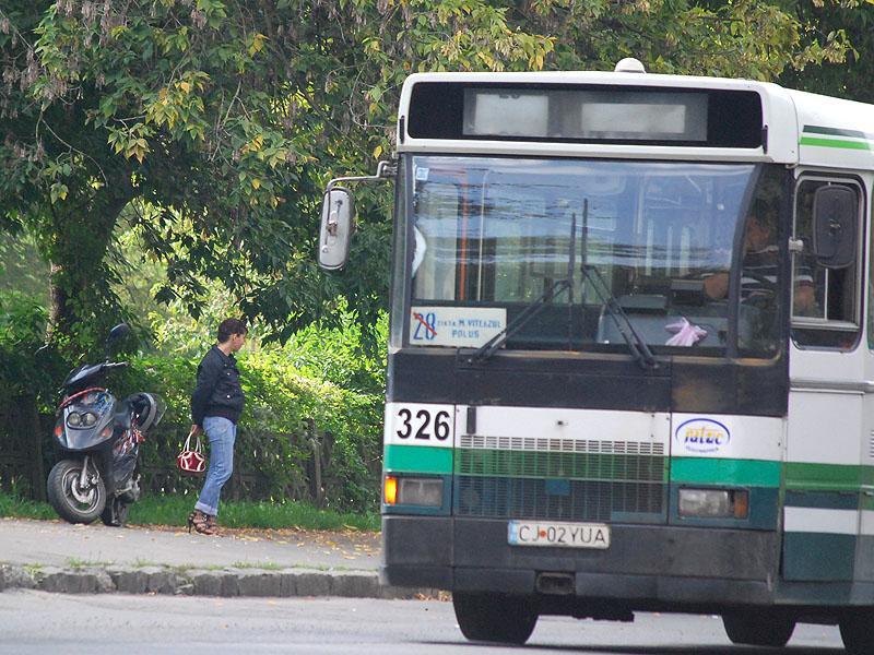 Clujenii cer frecvenţă mai mare pentru autobuzul 21