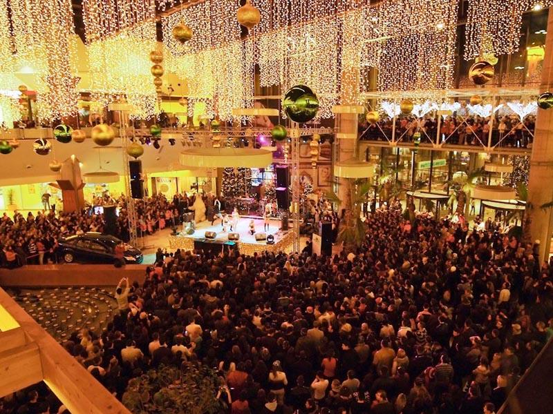 Invazie de sezon în mallurile Clujului  