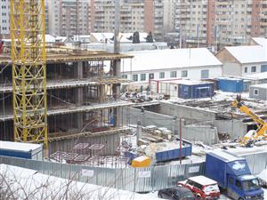 Piaţa imobiliară supravieţuieşte cu perfuzii de criză    