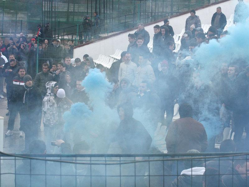 Fanii i-au aşteptat pe “studenţi” cu torţe la primul antrenament