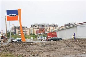 6.000 de lei, furaţi din parcarea magazinului Plus; conducerea declină orice răspundere