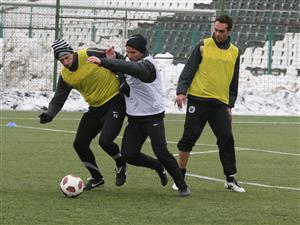Terenul de la Alba Iulia, marele obstacol al “Şepcilor roşii”