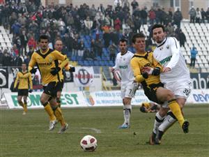Fotbal pe jumătate şi un punct pentru “U”