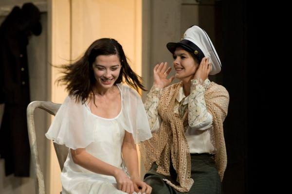 Sora mai mică a celor “Trei surori”, aseară la Teatrul Maghiar