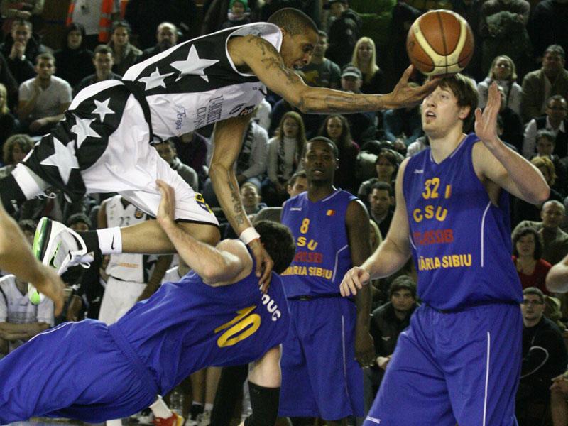Lawrence a redescoperit baschetul: “Joc pentru fiul meu” 