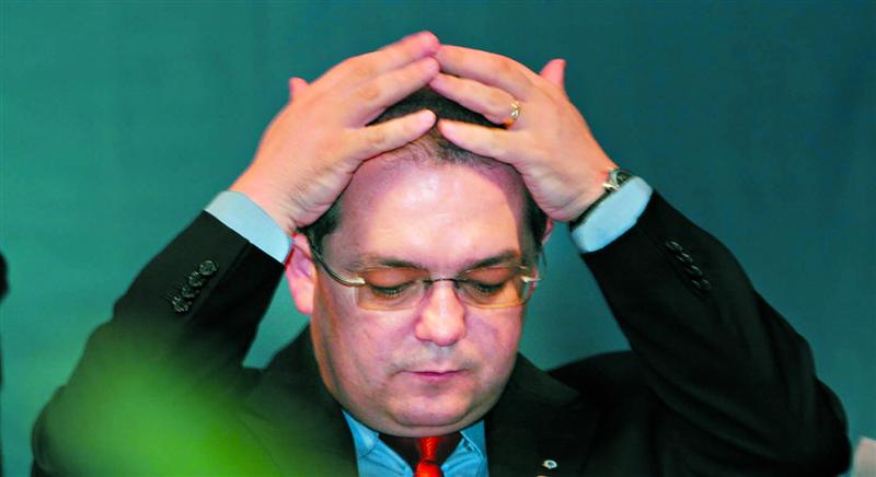 Boc crede că Ponta și Antonescu ar duce țara în faliment. Ești de acord?