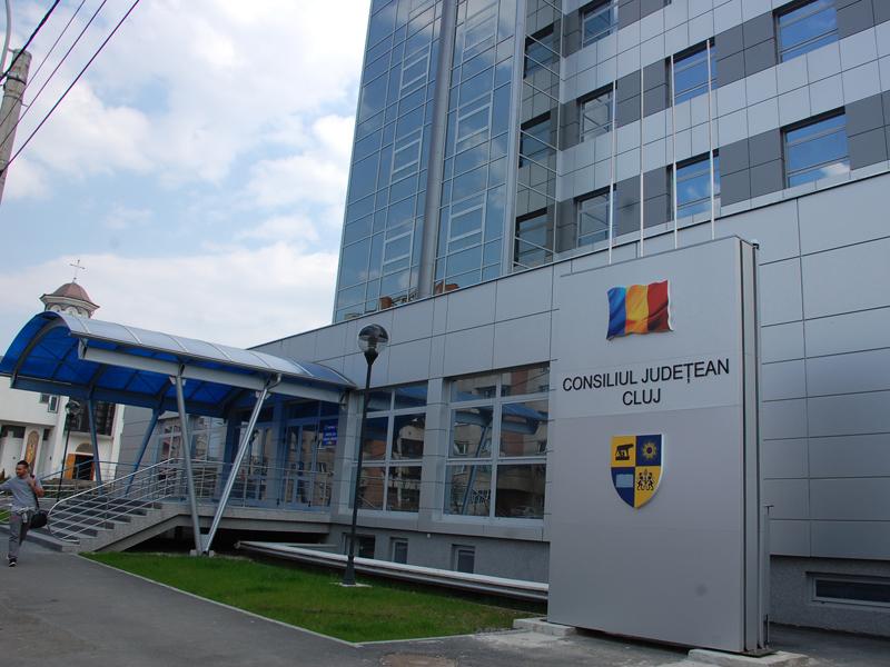 Foştii preşedinţi ai Consiliului Judeţean, premiaţi în noul sediu al instituţiei