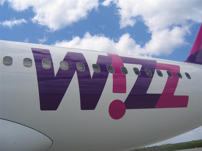 Un avion s-a defectat la Cluj. Pasagerii au așteptat aproape 10 ore în aeroport