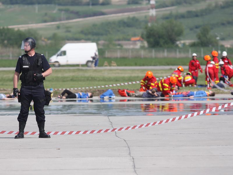 Pasageri salvaţi dintr-un avion în flăcări pe Aeroportul Cluj