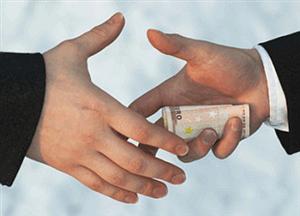 Dosarul mitei la Cluj se îngroaşă. 1.000 de euro consultaţiile la Oncologie