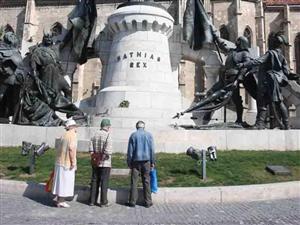 SCANDALUL PLĂCUŢA. Organizaţia lui Tokes a depus plângere penală UPDATE: Apostu îşi asumă decizia instalării plăcii