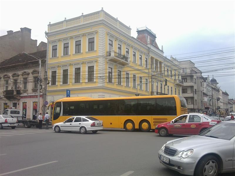 Un autocar s-a stricat în centrul Clujului şi a blocat circulaţia FOTO / VIDEO