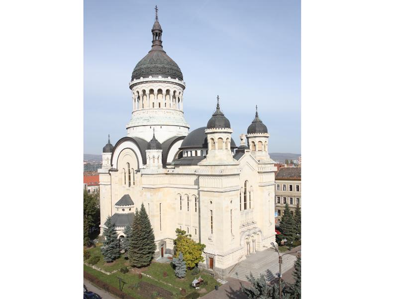 Procesiune de proporţii, de Rusalii, în centrul Clujului         
