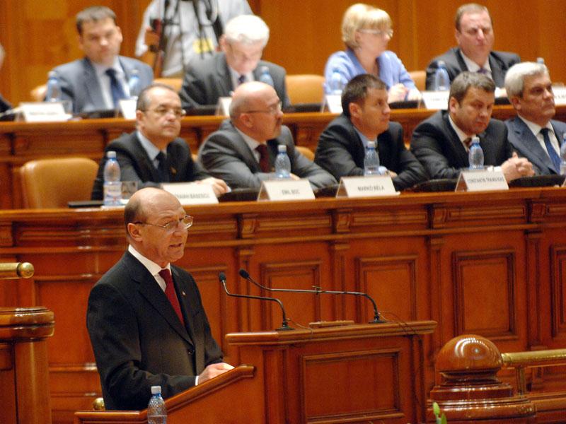 Revizuirea Constituţiei, încă un proiect cu eşec inclus