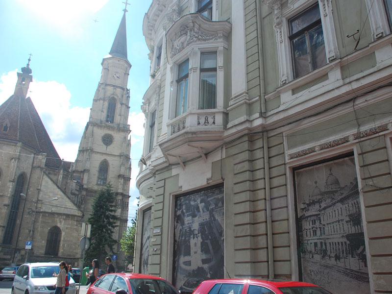 KFC, City Plaza şi Cărtureşti se bat pe clădirea fostului CEC din Piaţa Unirii