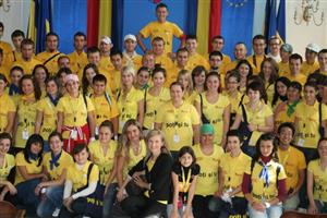 150 de participanţi la cea mai mare tabără pentru adolescenţii care au învins cancerul
