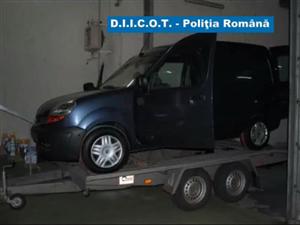 Au adus o maşină din Olanda. Bonus: o geantă cu droguri      