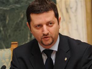 De la Palatul Victoria, în fotoliul de preşedinte la “U”