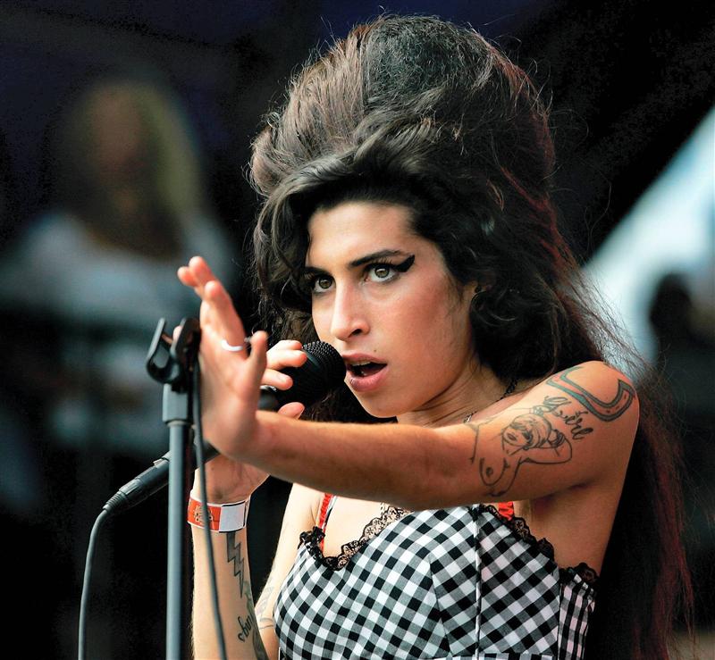 Amy Winehouse: moarte accidentală, cauzată de abuzul de alcool
