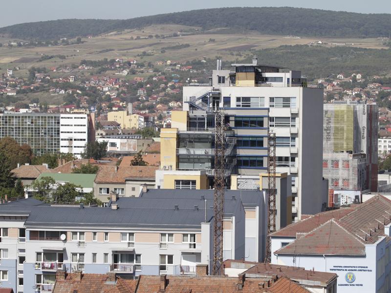 Bonusuri şi negocieri între investitori şi primărie