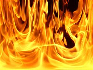 Incendiu în Mănăștur. Focul a cuprins în totalitate o casă VIDEO