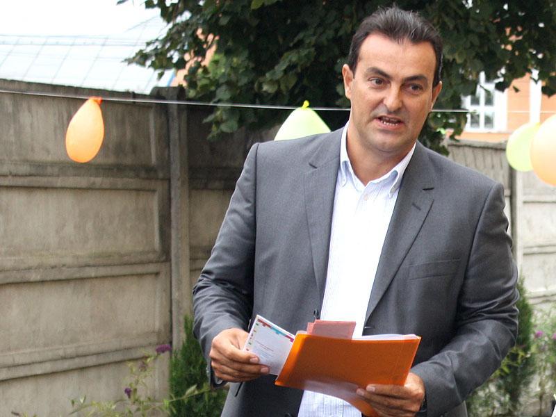 Ce proprietăţi are şi cât câştigă primarul Sorin Apostu 