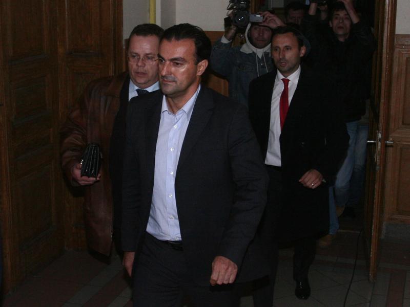 Măsurile de precauţie luate de Apostu şi Stoia