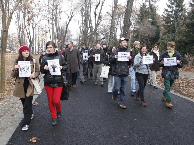 Protest pentru copacii din Parcul Central   