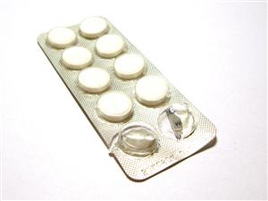 Aspirina luată preventiv în doze mici face mai mult rău decât bine - studiu