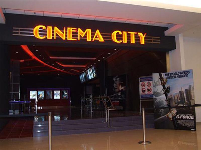 Cinema City îşi cere scuze de la tinerii umiliţi