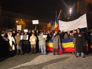 Clujenii l-au chemat pe preşedinte: “Băsescu, dacă te ţine, fă o baie de mulţime!”