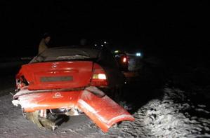 Accident în Livada. O maşină a derapat din cauza zăpezii
