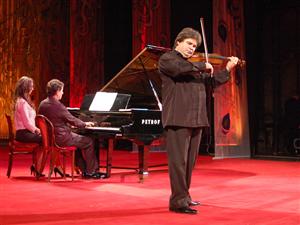 Spectacol de excepţie al violonistului Croitoru cu vioara lui Enescu la Balul Operei