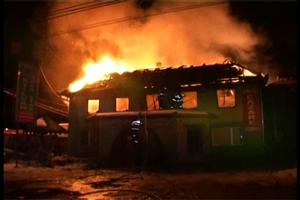 Incendiu violent la o pensiune-restaurant din Dej VIDEO
