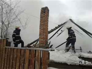 Incendiu în Borhanci. O casă a fost mistuită de flăcări FOTO / VIDEO
