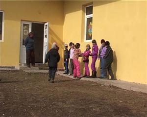 Una din zece şcoli din Cluj are toaletă în curte VIDEO