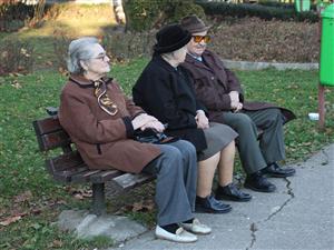 Pensionarii clujeni fac coadă ca să-şi ceară banii înapoi VIDEO